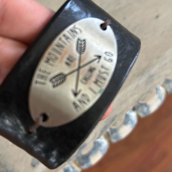 Artisan Leather cuff the mountains are calling and I must go bracelet black - Picture 3 of 5